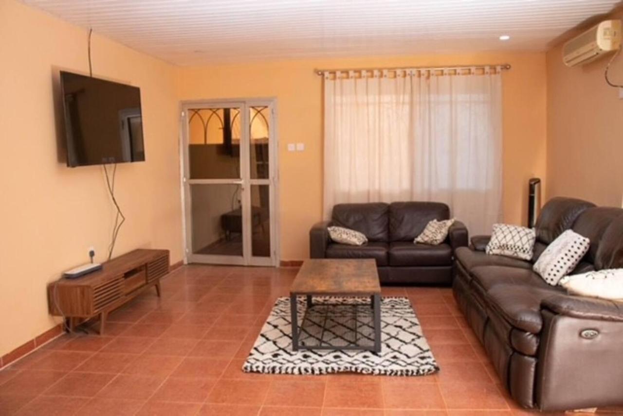 Fully Aircondition 3Bed Villa- A C- Wifi- Hotwater Freetown Buitenkant foto