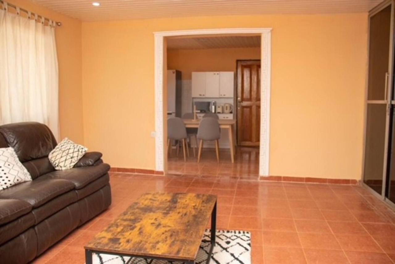 Fully Aircondition 3Bed Villa- A C- Wifi- Hotwater Freetown Buitenkant foto