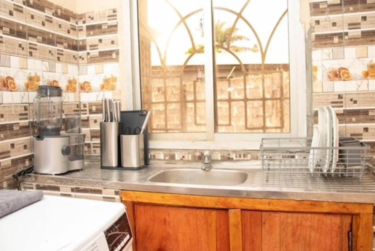Fully Aircondition 3Bed Villa- A C- Wifi- Hotwater Freetown Buitenkant foto
