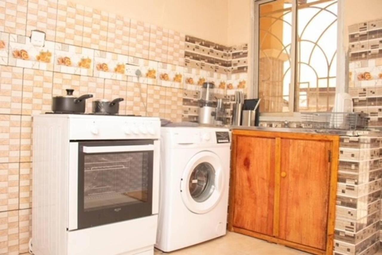 Fully Aircondition 3Bed Villa- A C- Wifi- Hotwater Freetown Buitenkant foto