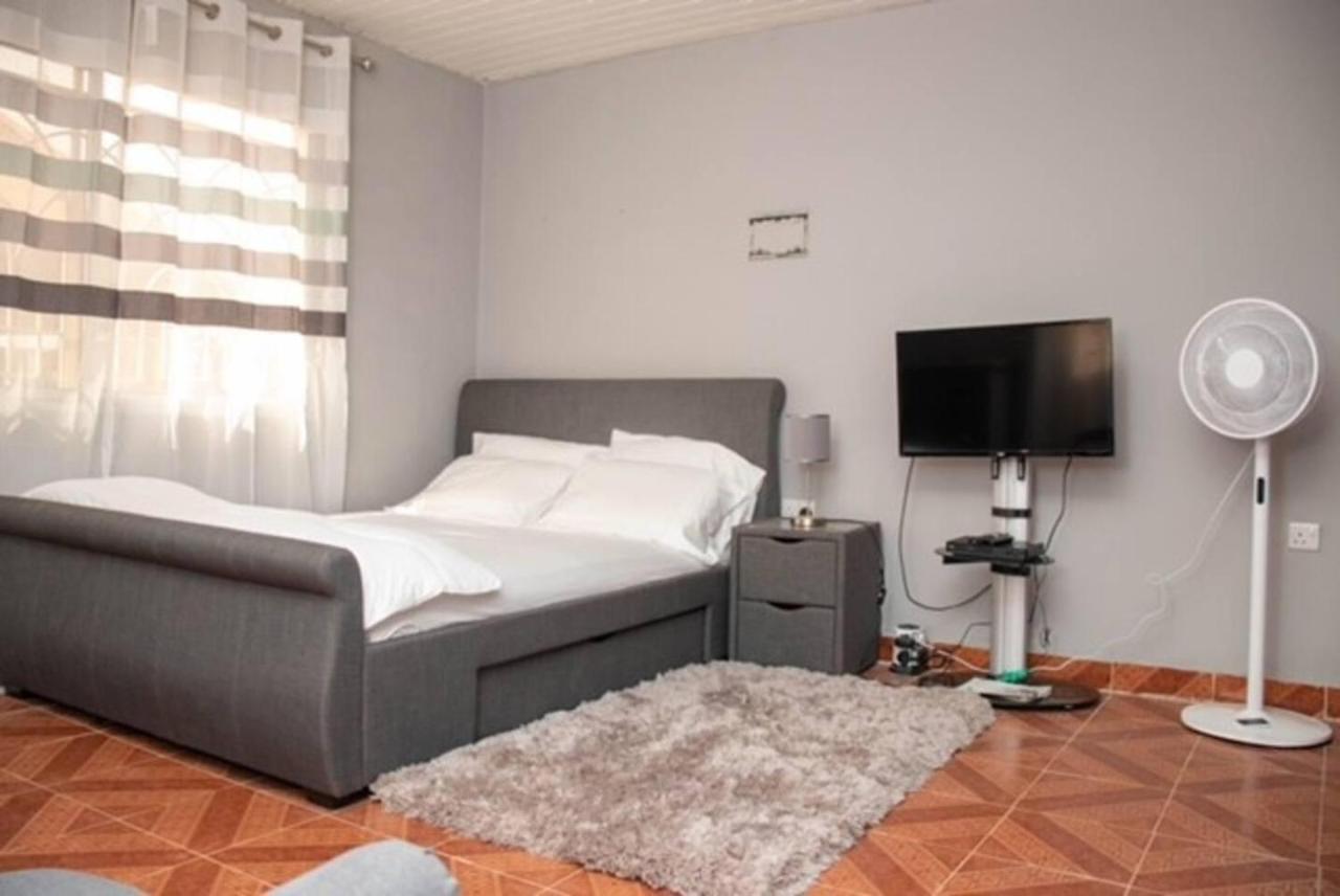 Fully Aircondition 3Bed Villa- A C- Wifi- Hotwater Freetown Buitenkant foto