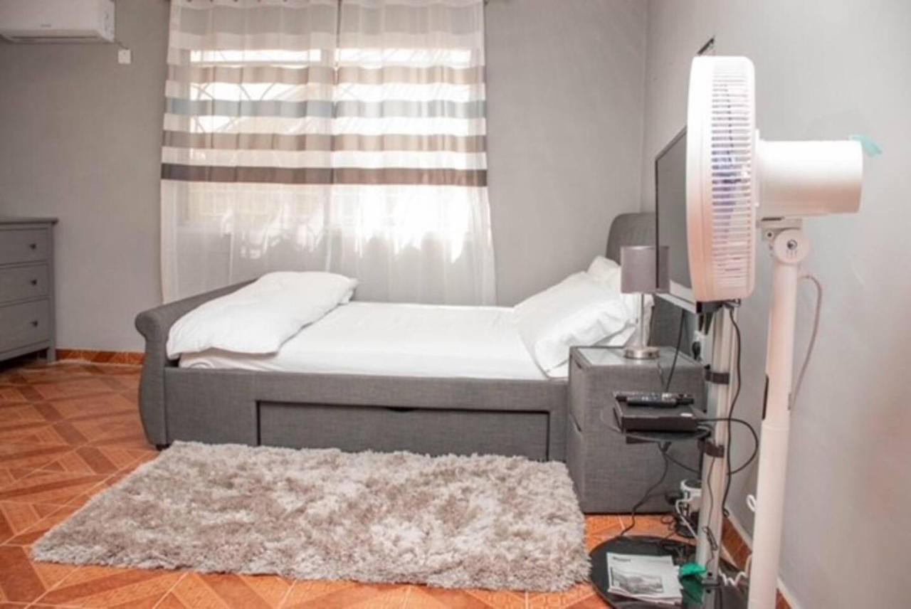 Fully Aircondition 3Bed Villa- A C- Wifi- Hotwater Freetown Buitenkant foto
