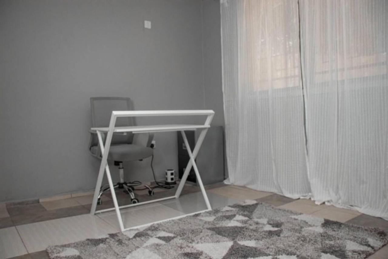 Fully Aircondition 3Bed Villa- A C- Wifi- Hotwater Freetown Buitenkant foto