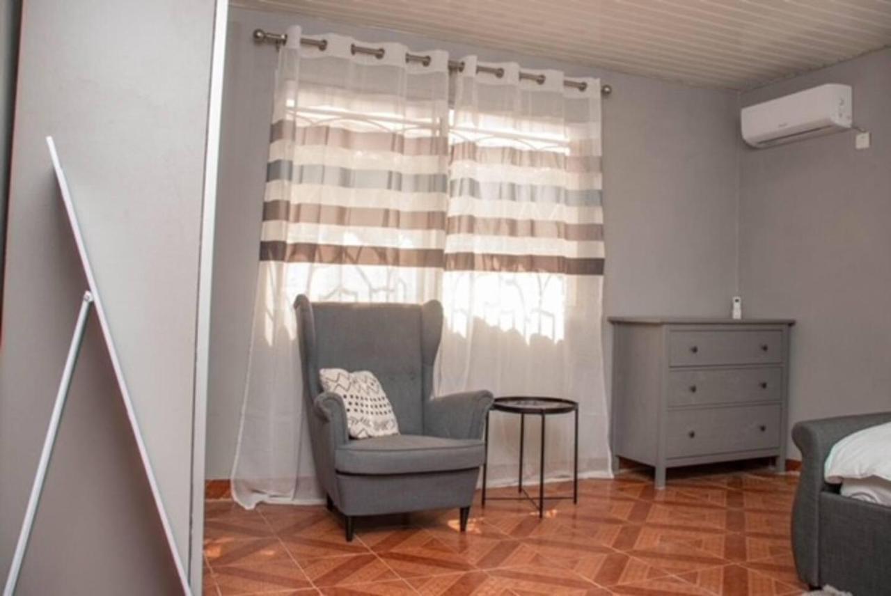 Fully Aircondition 3Bed Villa- A C- Wifi- Hotwater Freetown Buitenkant foto