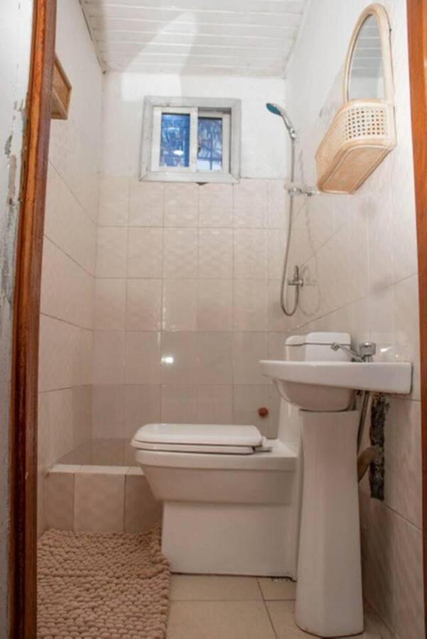 Fully Aircondition 3Bed Villa- A C- Wifi- Hotwater Freetown Buitenkant foto