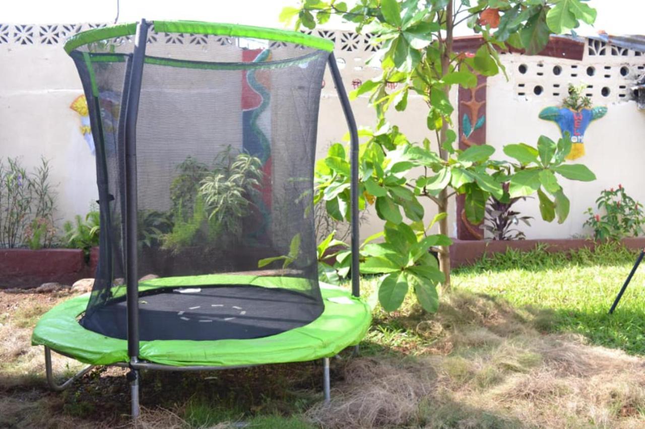 Fully Aircondition 3Bed Villa- A C- Wifi- Hotwater Freetown Buitenkant foto