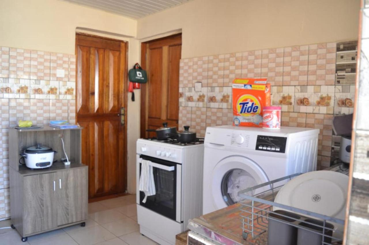 Fully Aircondition 3Bed Villa- A C- Wifi- Hotwater Freetown Buitenkant foto