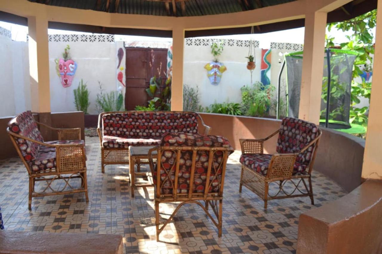 Fully Aircondition 3Bed Villa- A C- Wifi- Hotwater Freetown Buitenkant foto