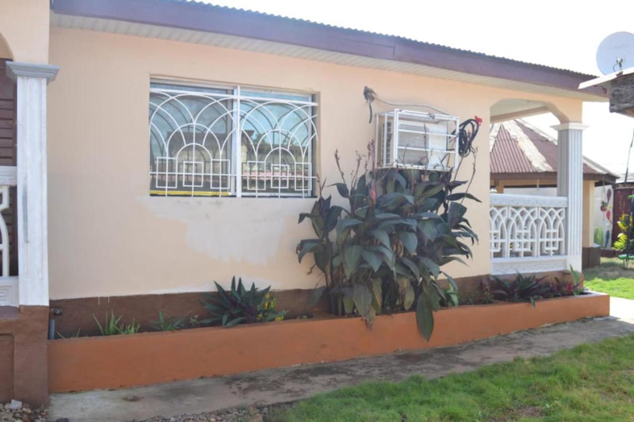 Fully Aircondition 3Bed Villa- A C- Wifi- Hotwater Freetown Buitenkant foto