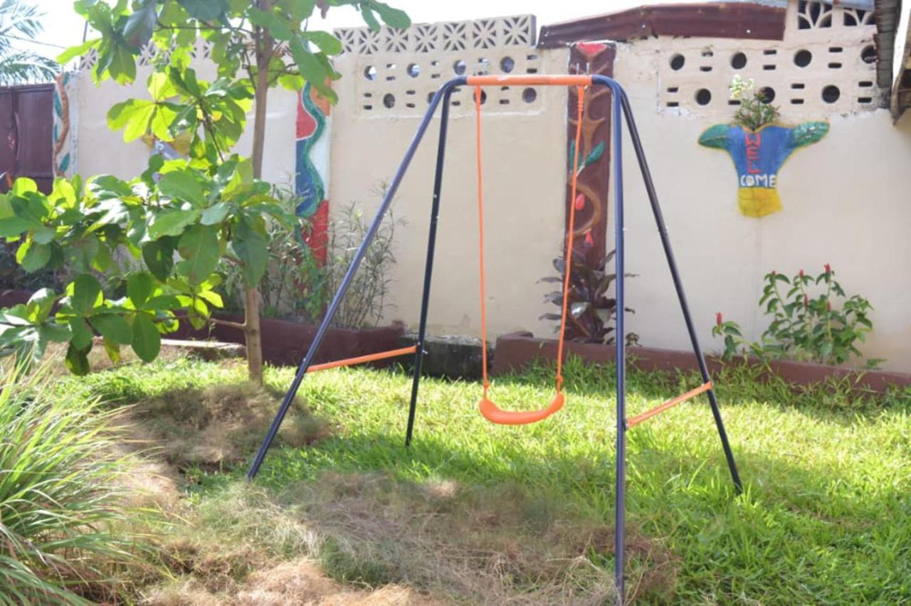 Fully Aircondition 3Bed Villa- A C- Wifi- Hotwater Freetown Buitenkant foto