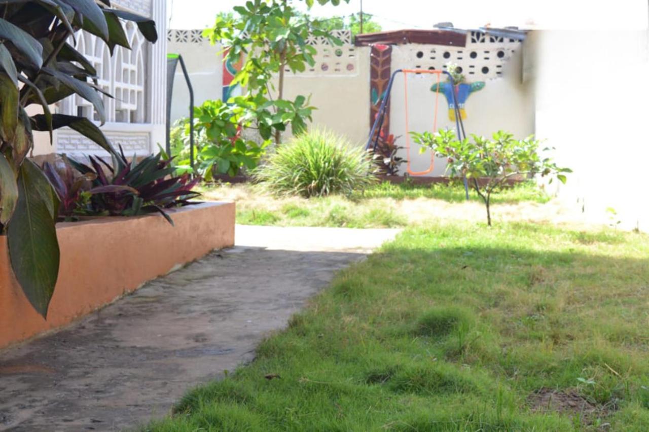 Fully Aircondition 3Bed Villa- A C- Wifi- Hotwater Freetown Buitenkant foto