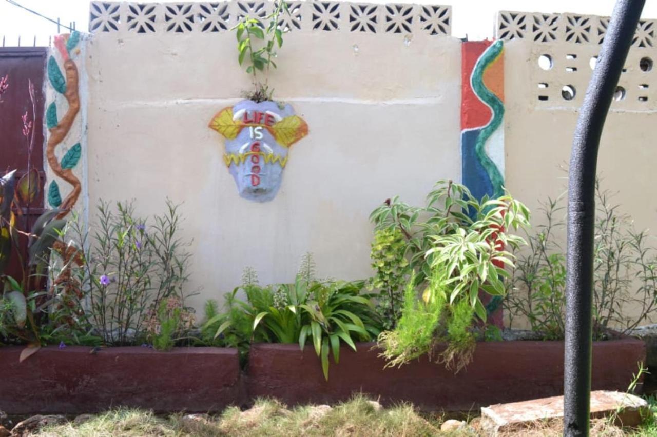 Fully Aircondition 3Bed Villa- A C- Wifi- Hotwater Freetown Buitenkant foto