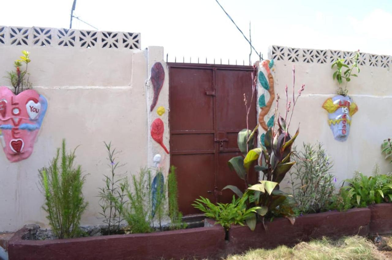 Fully Aircondition 3Bed Villa- A C- Wifi- Hotwater Freetown Buitenkant foto